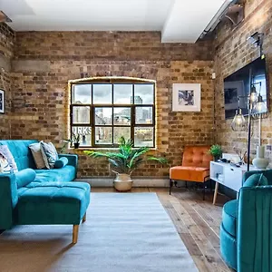 Livestay-fabulous Three Bed Warehouse Conversion Apartment London