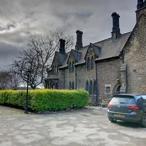 The Old Vicarage - Secure Parking, Fast Wifi, Garden Villa Leeds (West Yorkshire)